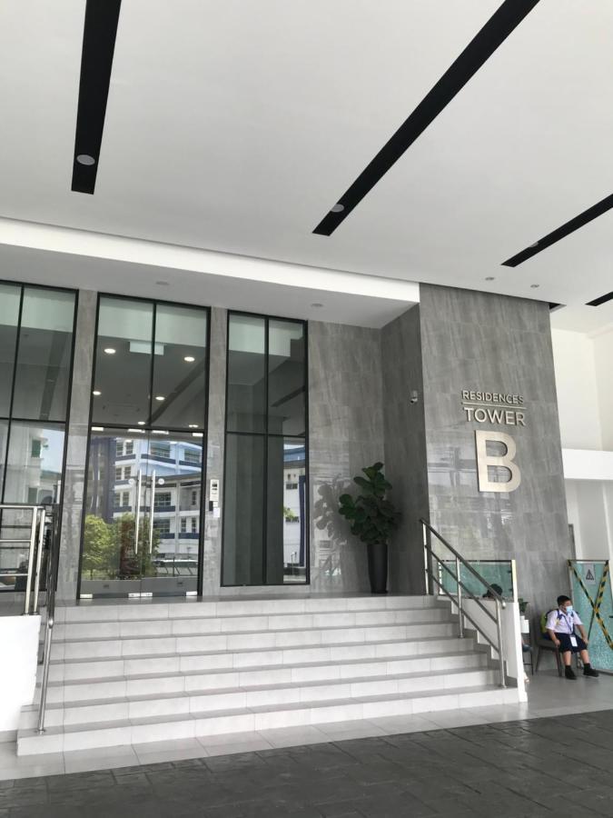 Homestay Sks Apartment Larkin Johor Bahru Bagian luar foto