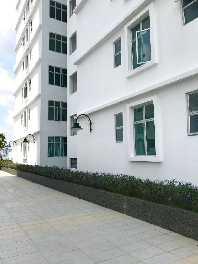 Homestay Sks Apartment Larkin Johor Bahru Bagian luar foto